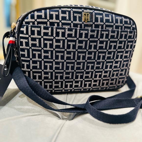 Tommy Hilfiger Handbags - Tommy Crossbody